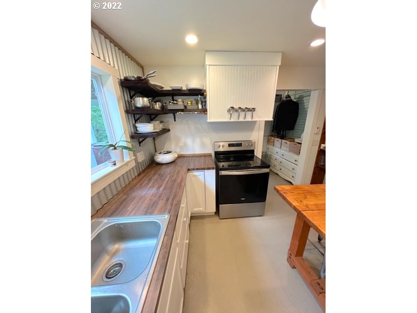 39071 Jasper Lowell Road Fall Creek, OR 97438 - Photo 16 of 30 Gallery Image 16