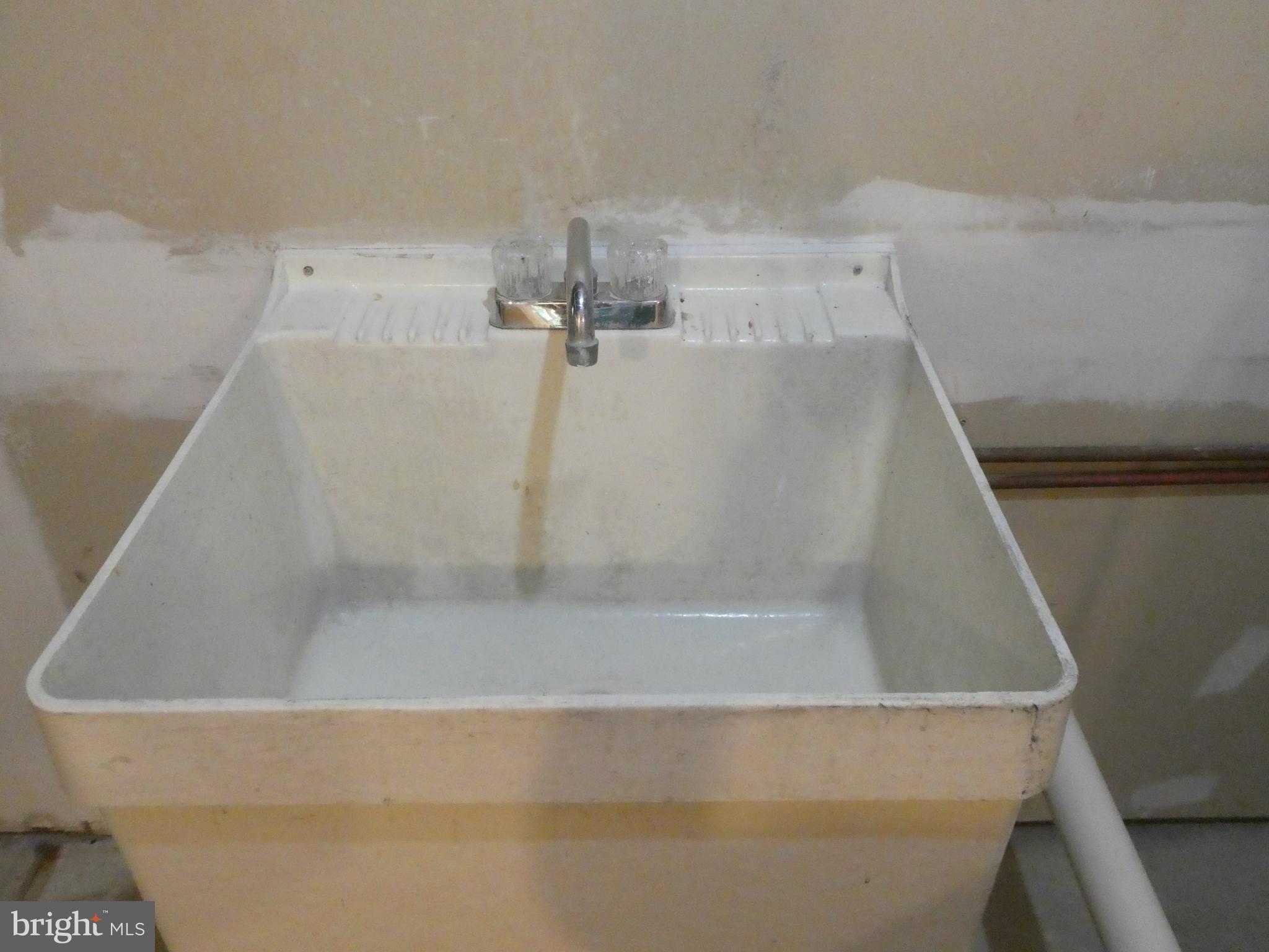 8710 Shadowlake Way Springfield, VA 22153 - Photo 66 of 80 Deep sink in Utility Room