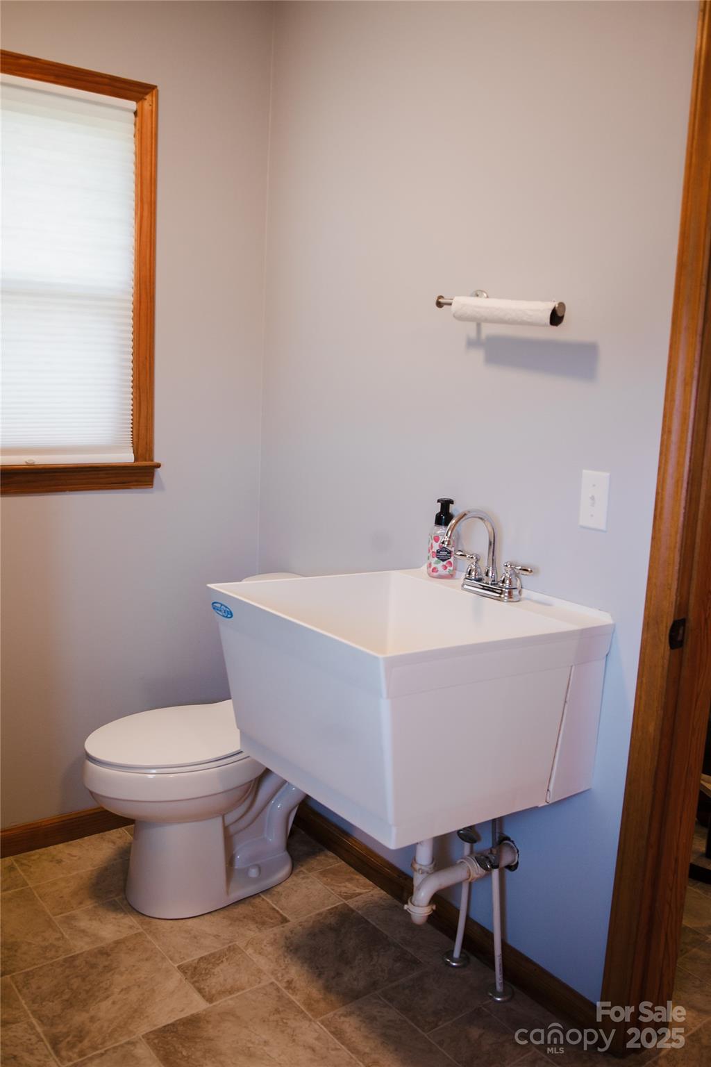 1086 Carters Ridge Road Spruce Pine, NC 28777 - Photo 33 of 47 a white bath tub sitting next to a white toilet