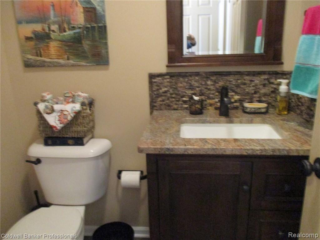 8926 South Durand Road Durand, MI 48429 - Photo 31 of 67 29 HALF BATH.JPG