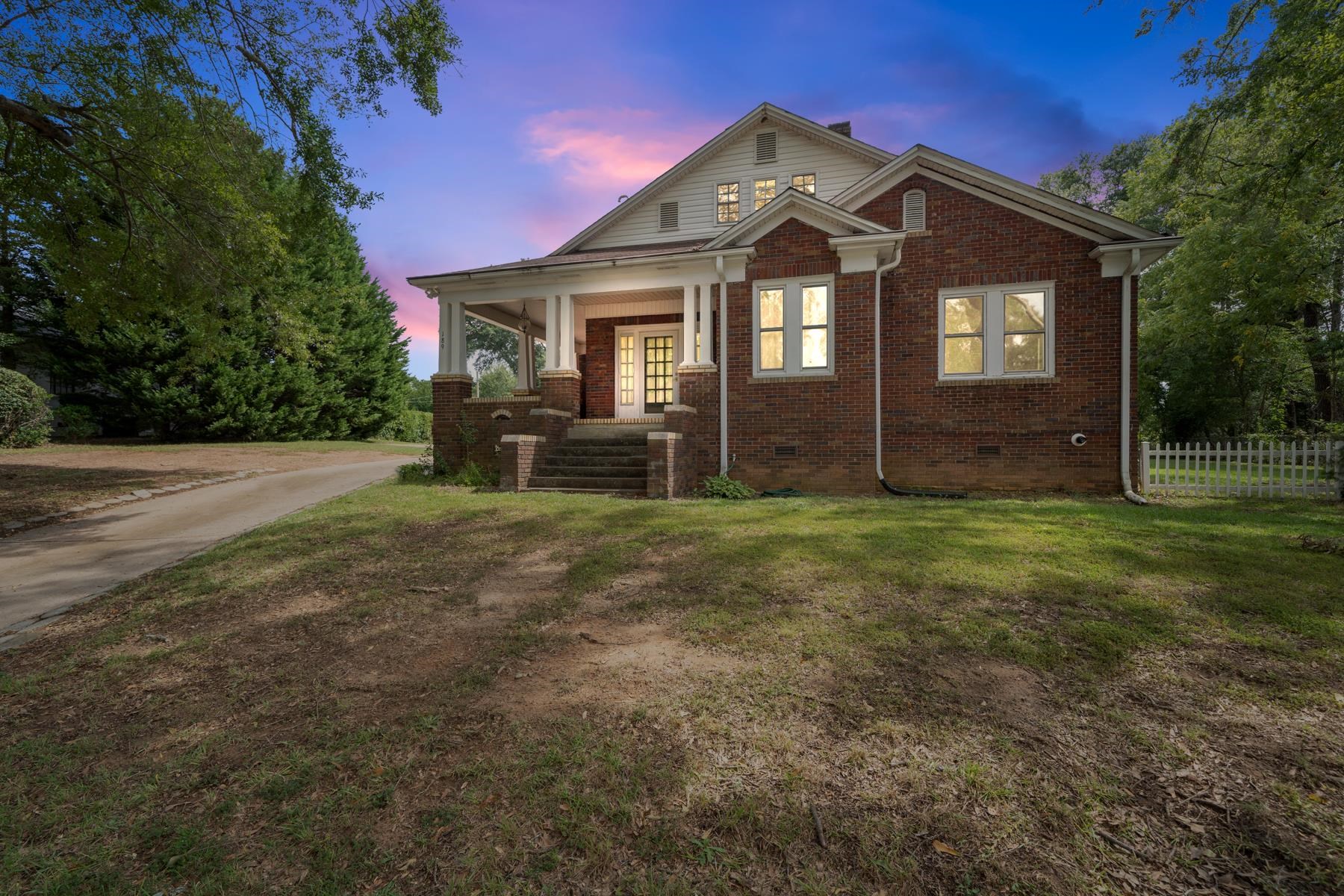 189 East Victoria Road Spartanburg, SC 29301 - Photo 1 of 36 Primary