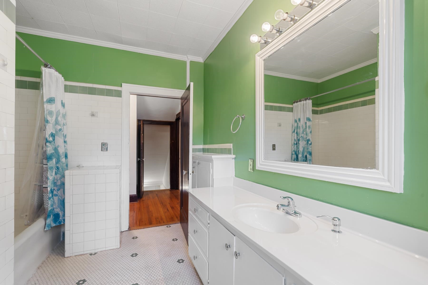 189 East Victoria Road Spartanburg, SC 29301 - Photo 15 of 36 Bath