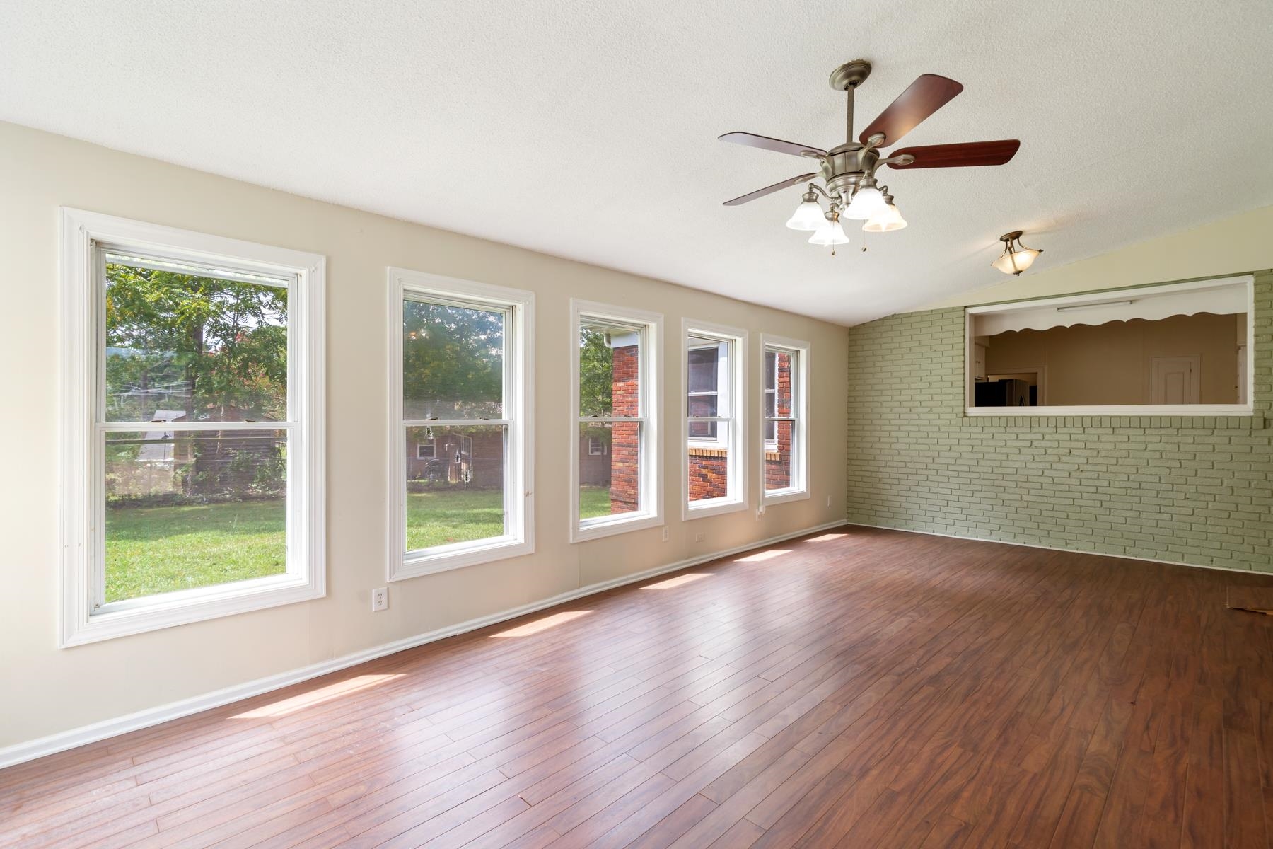 189 East Victoria Road Spartanburg, SC 29301 - Photo 21 of 36 Den/Family Room