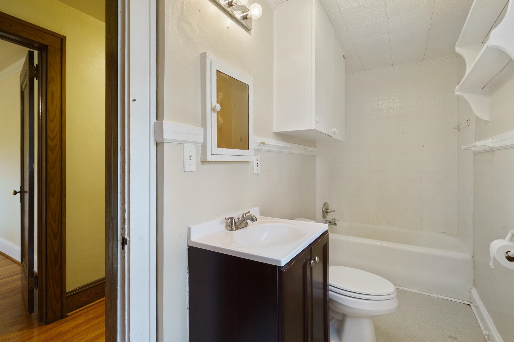 189 East Victoria Road Spartanburg, SC 29301 - Photo 27 of 36 Bath