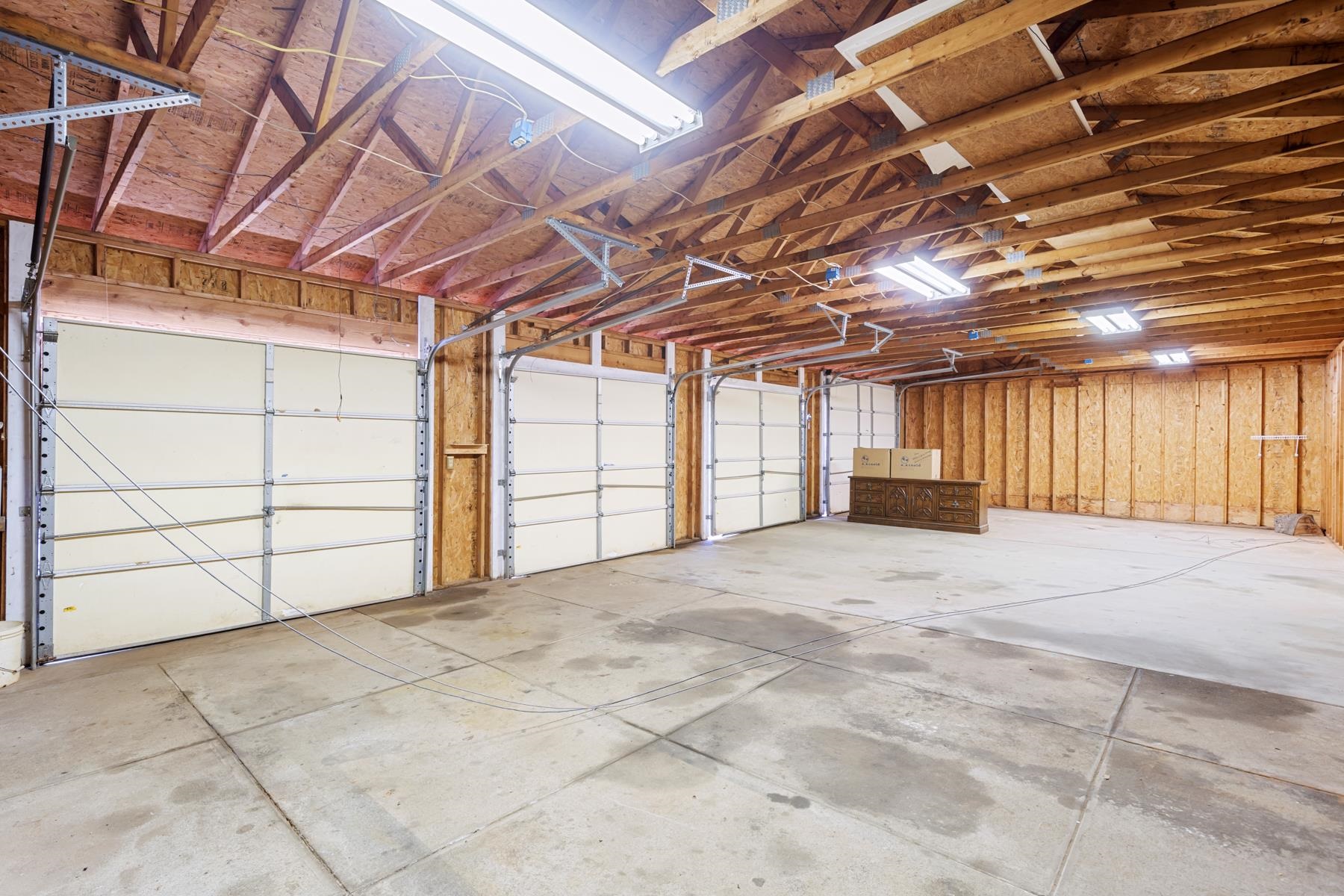 189 East Victoria Road Spartanburg, SC 29301 - Photo 34 of 36 4-car garage, bay 1 taller