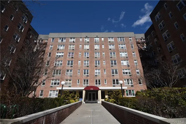 $1,600 | 2 Sadore Lane, Unit 6R, Yonkers, NY 10710