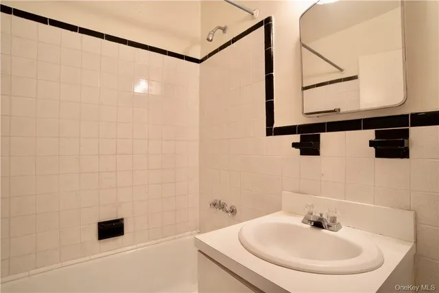 $1,600 | 2 Sadore Lane, Unit 6R, Yonkers, NY 10710