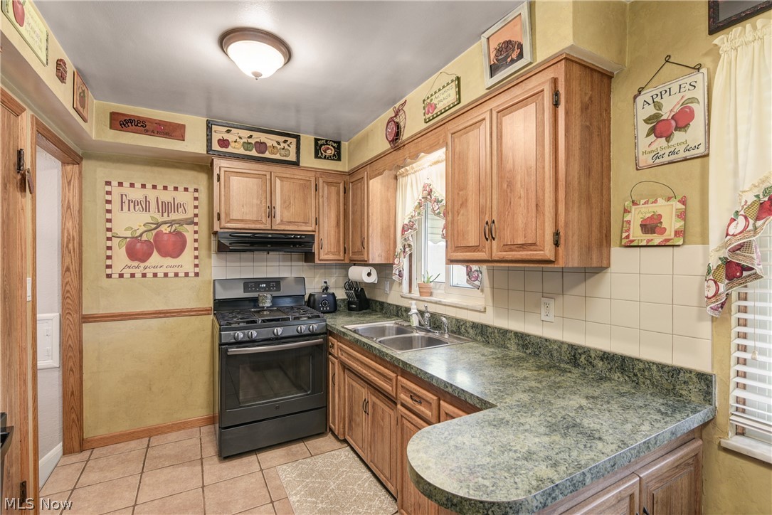 1301 Sagamore Road Cleveland, OH 44134 - Photo 9 of 30