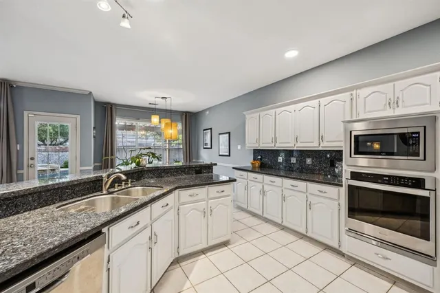 $749,900 | 6313 Thornbranch Drive, Plano, TX 75093