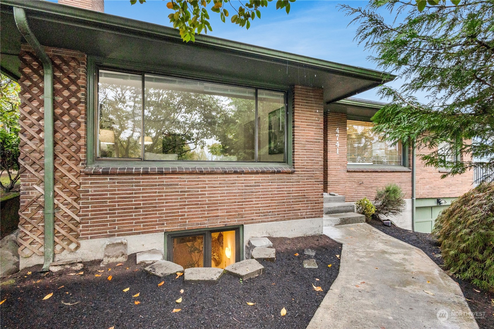 4741 35th Avenue Southwest Seattle, WA 98126 - Photo 1 of 23