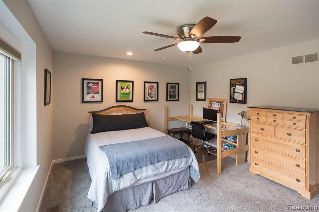 37291 Chesapeake Road Farmington Hills, MI 48335 - Photo 25 of 45