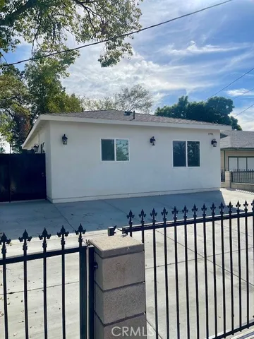 a front view of house with yard
