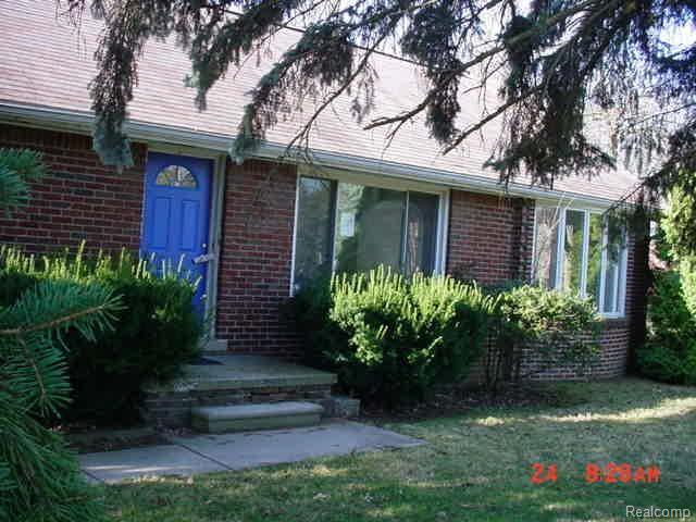 211 Shadywood Road Rochester, MI 48307 - Photo 2 of 2 MVC-003S