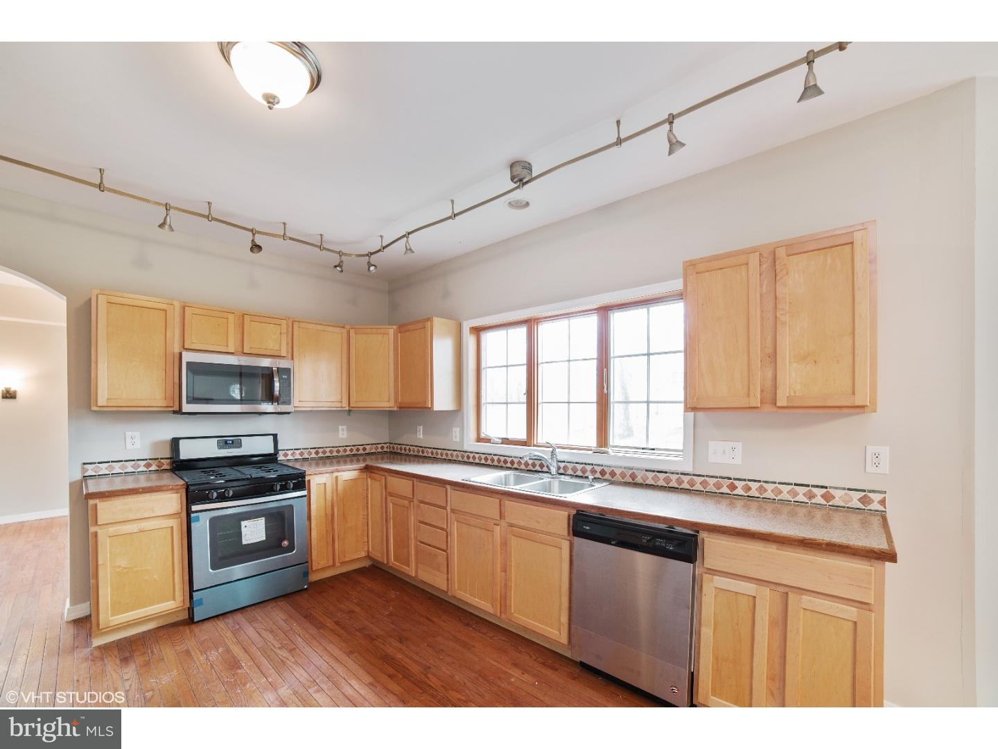 84 Clementon Road East Gibbsboro, NJ 08026 - Photo 6 of 24 Gallery Image 6