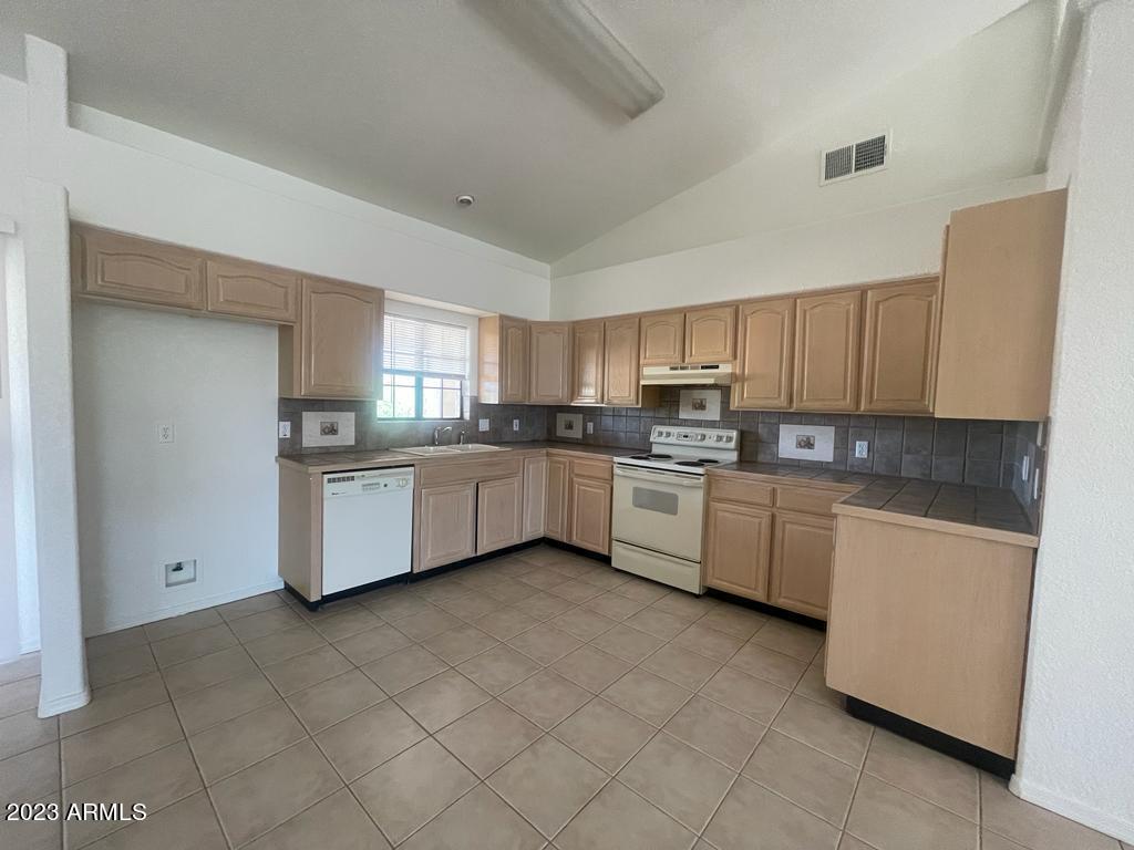 44 Camino Pesqueira Rio Rico, AZ 85648 - Photo 7 of 20 WhatsApp Image 2023-06-28 at 9.39.24 AM