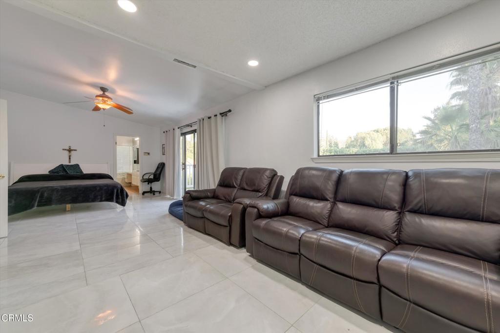 652 Stonebrook Street Simi Valley, CA 93065 - Photo 31 of 69 33-652 Stonebrook Street-33 - Copy - Cop