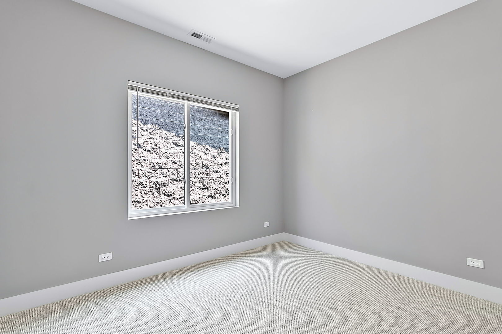 643 East 50th Street Chicago, IL 60615 - Photo 12 of 22 an empty room with a window