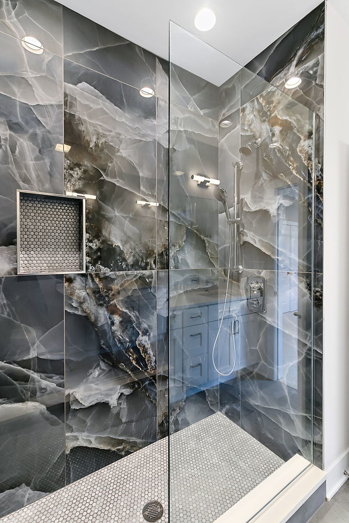 643 East 50th Street Chicago, IL 60615 - Photo 17 of 22 a bathroom with a shower