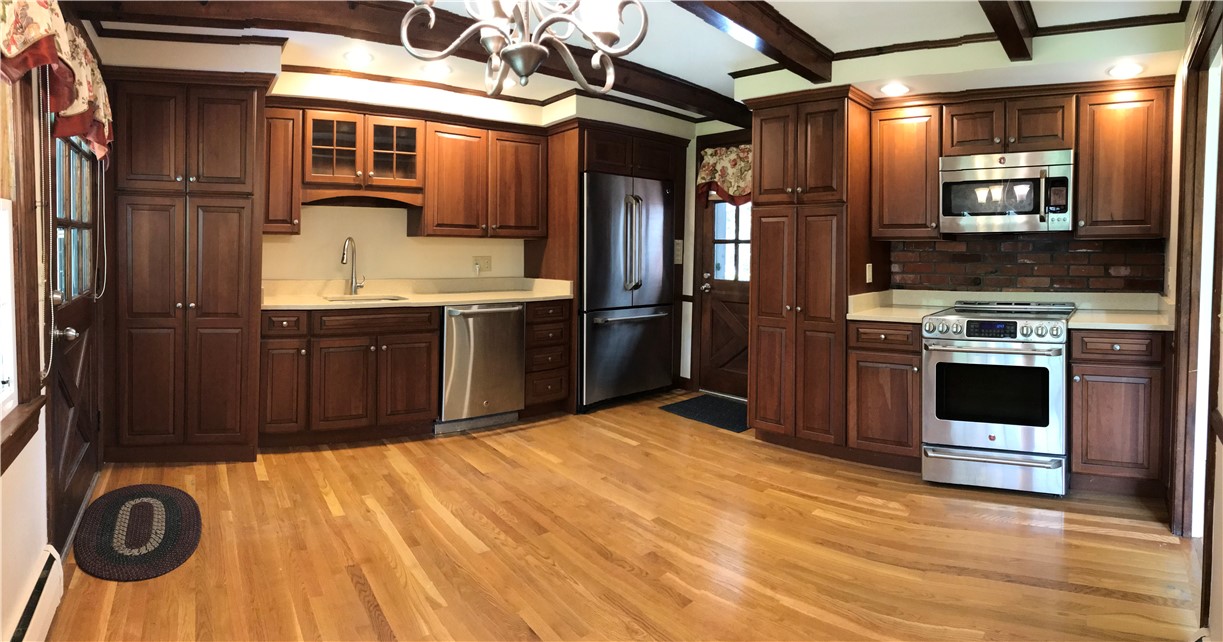 33 Red Gate Road Cumberland, RI 02864 - Photo 2 of 31