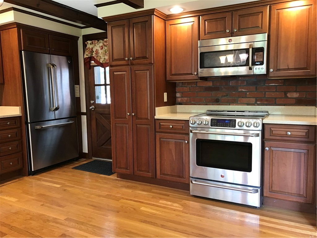 33 Red Gate Road Cumberland, RI 02864 - Photo 3 of 31