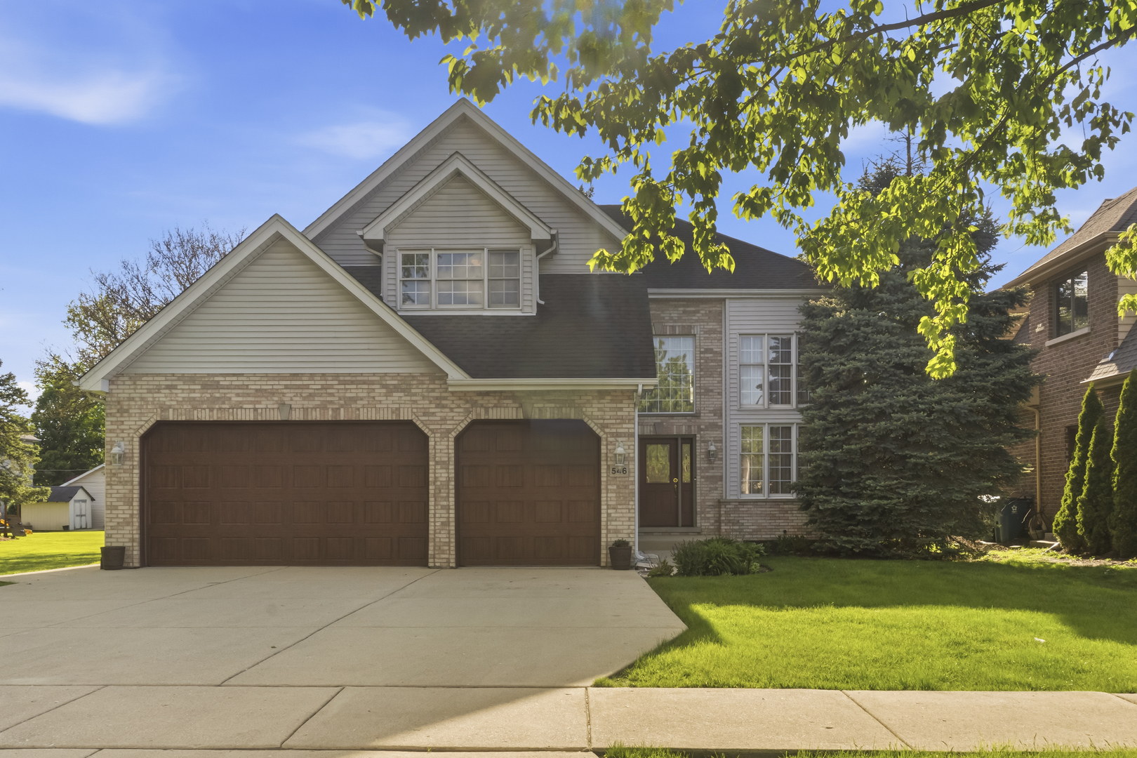 546 Fourth Avenue Addison, IL 60101 - Photo 1 of 39 a front view of a house with garden