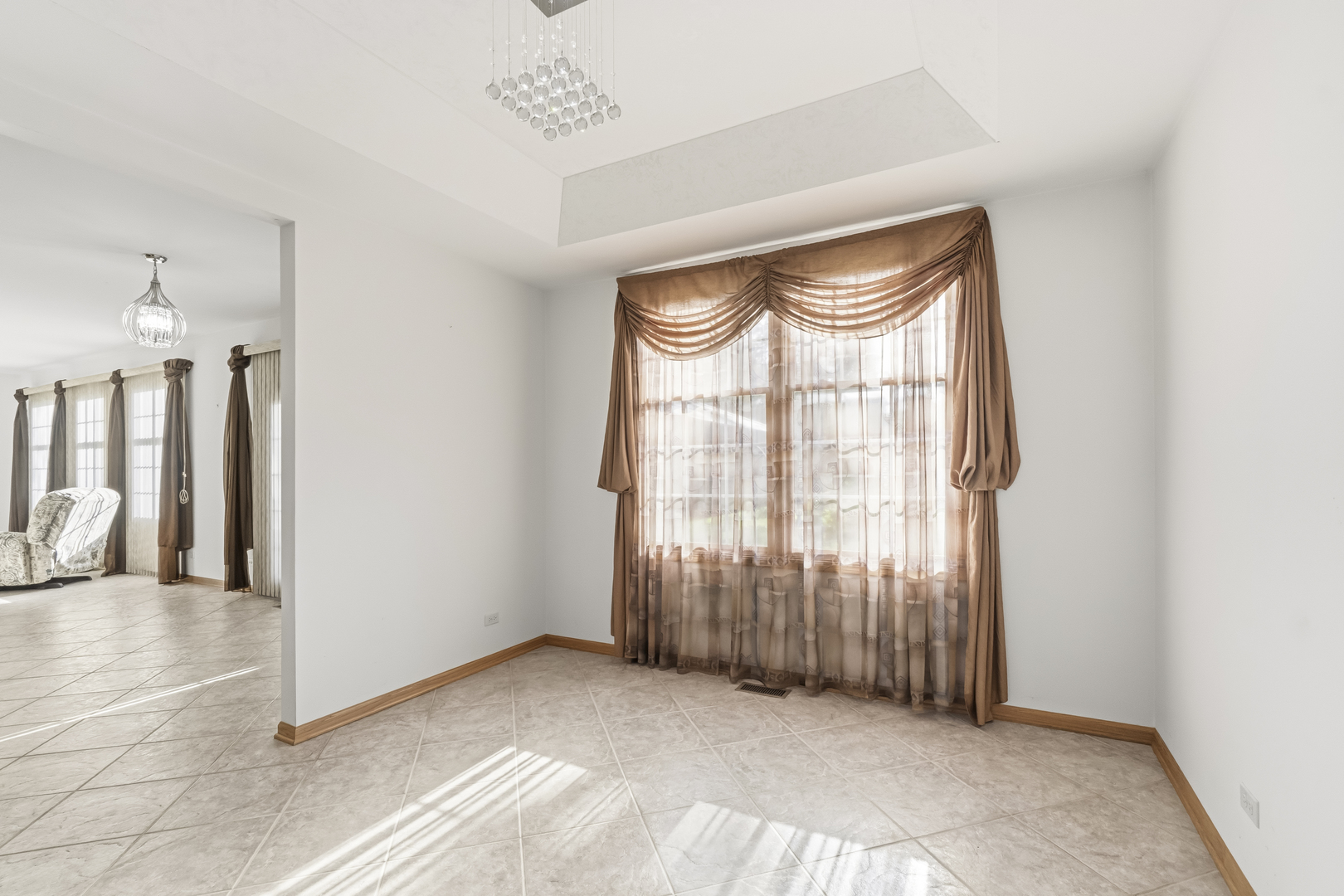 546 Fourth Avenue Addison, IL 60101 - Photo 14 of 39 a view of an empty room with a window