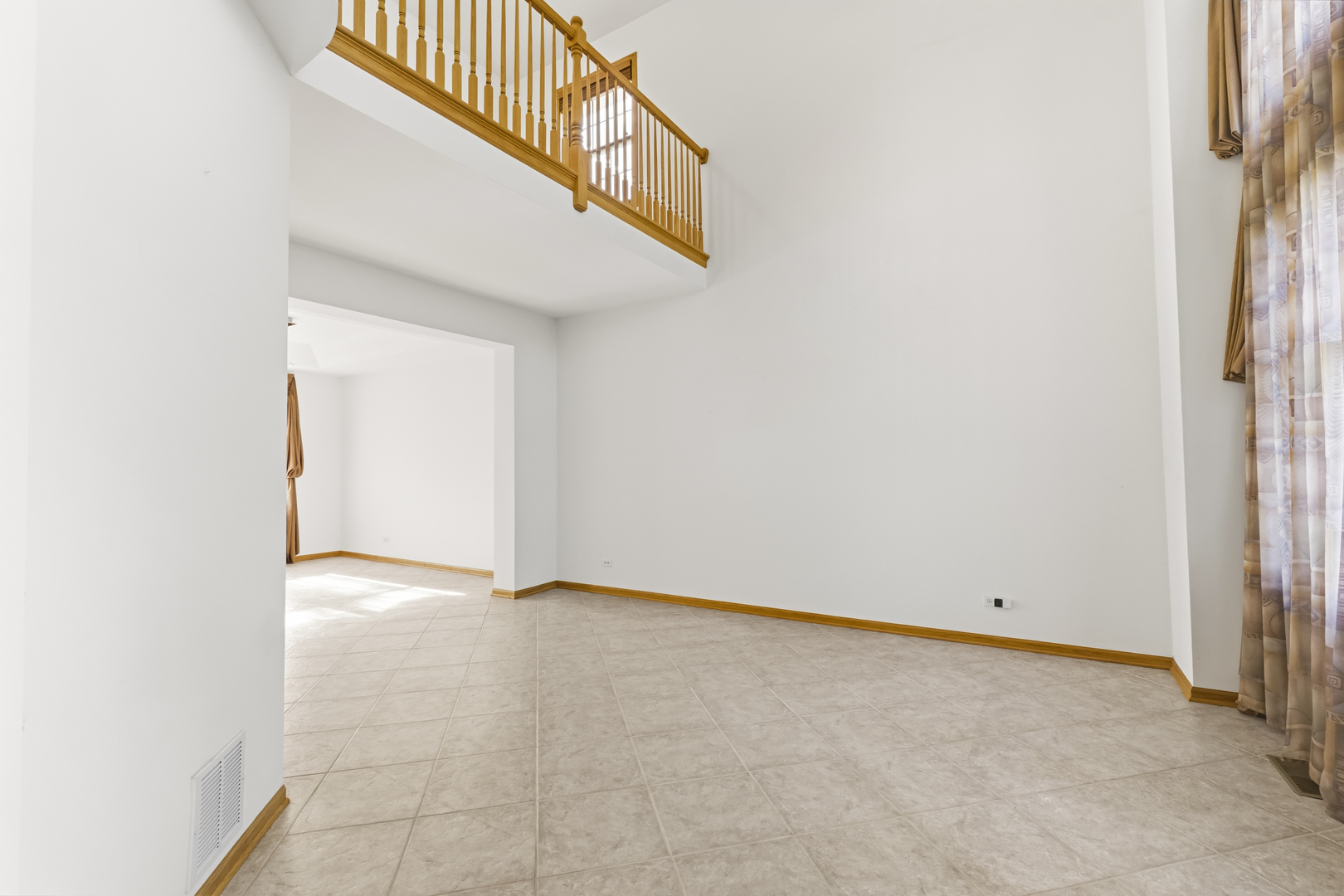 546 Fourth Avenue Addison, IL 60101 - Photo 19 of 39 a view of an entryway with staircase