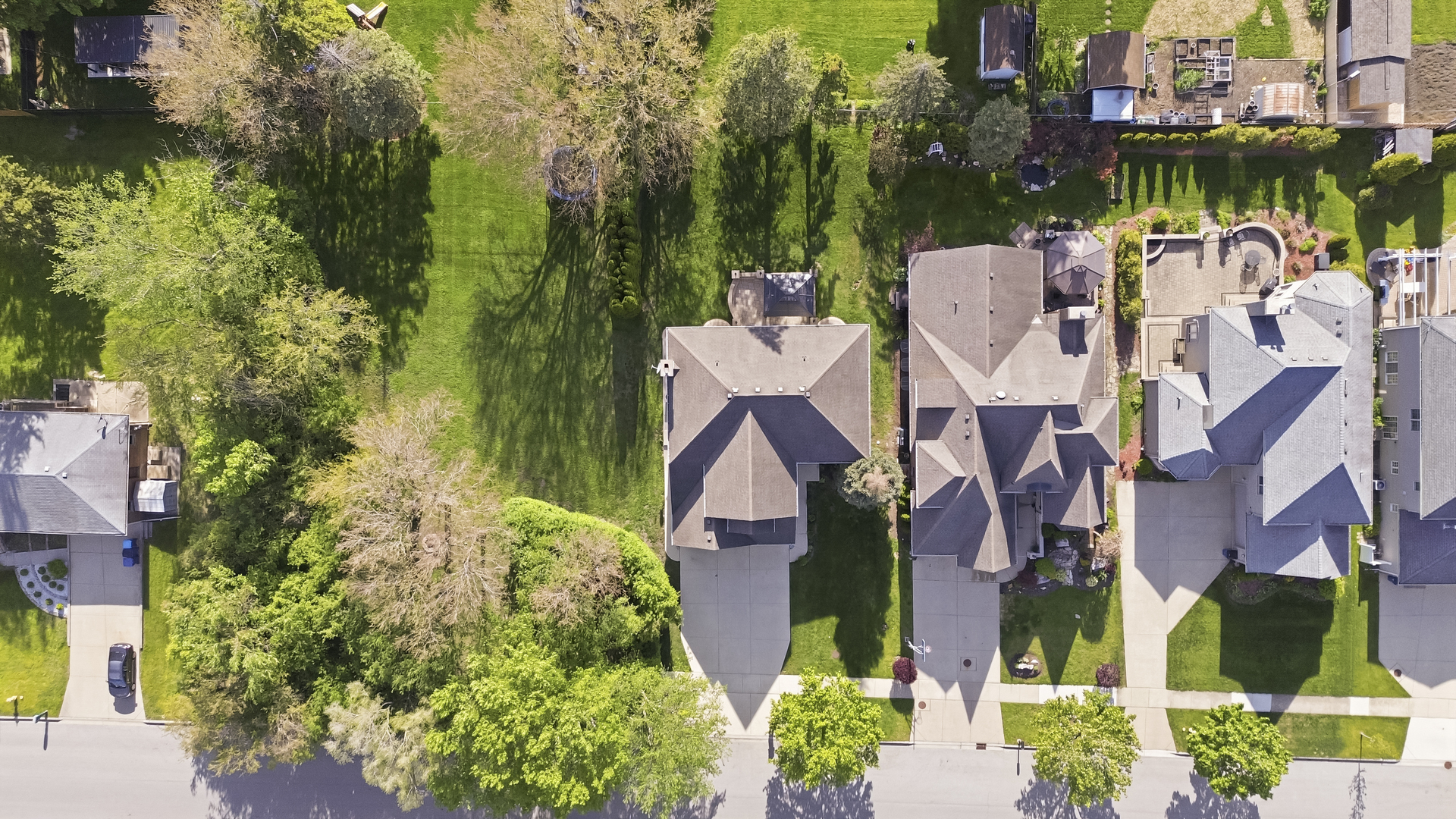 546 Fourth Avenue Addison, IL 60101 - Photo 2 of 39 an aerial view of residential house with outdoor space and trees all around