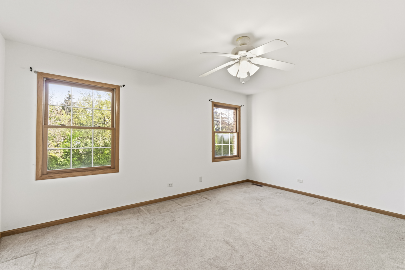 546 Fourth Avenue Addison, IL 60101 - Photo 32 of 39 an empty room with windows and fan