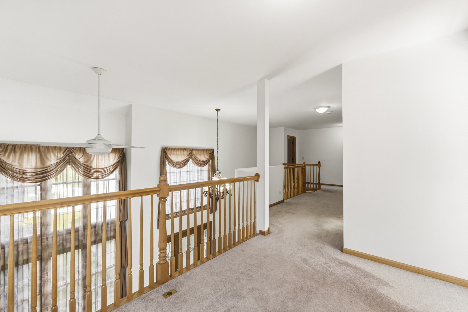 546 Fourth Avenue Addison, IL 60101 - Photo 35 of 39 a view of a hallway with seating area