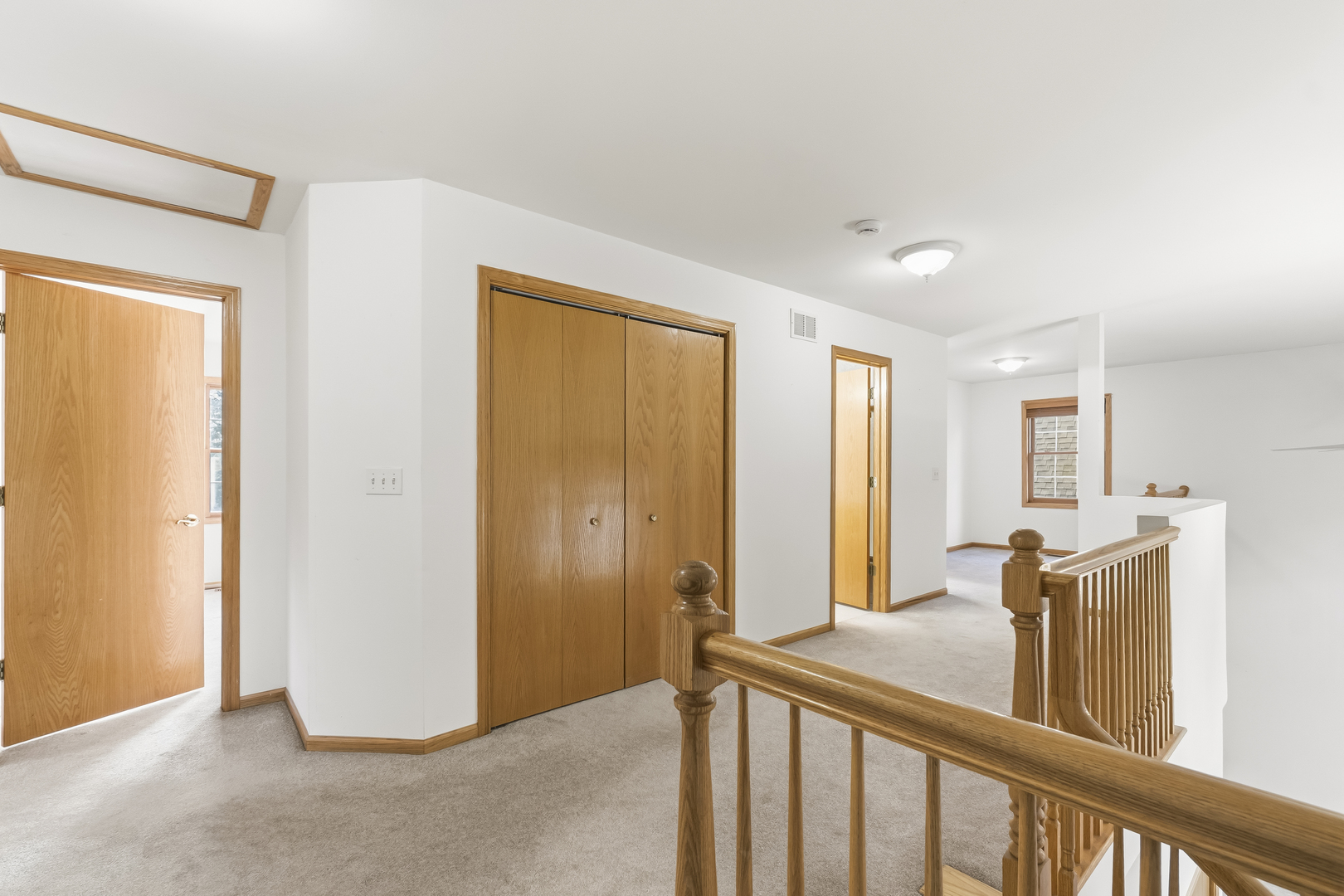 546 Fourth Avenue Addison, IL 60101 - Photo 36 of 39 a view of a hallway with windows