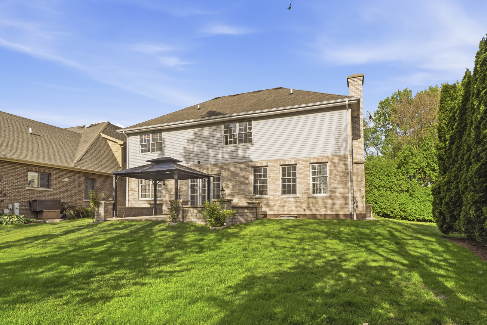 546 Fourth Avenue Addison, IL 60101 - Photo 39 of 39 a front view of a house with garden