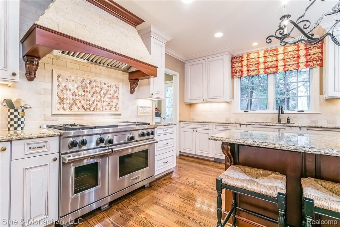 272 Ridge Road Grosse Pointe, MI 48236 - Photo 13 of 53 016-5503003-medium.jpg