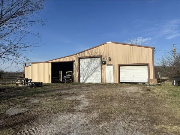 $350,000 | 9818 Southwest Ogle Road, Stewartsville, MO 64490