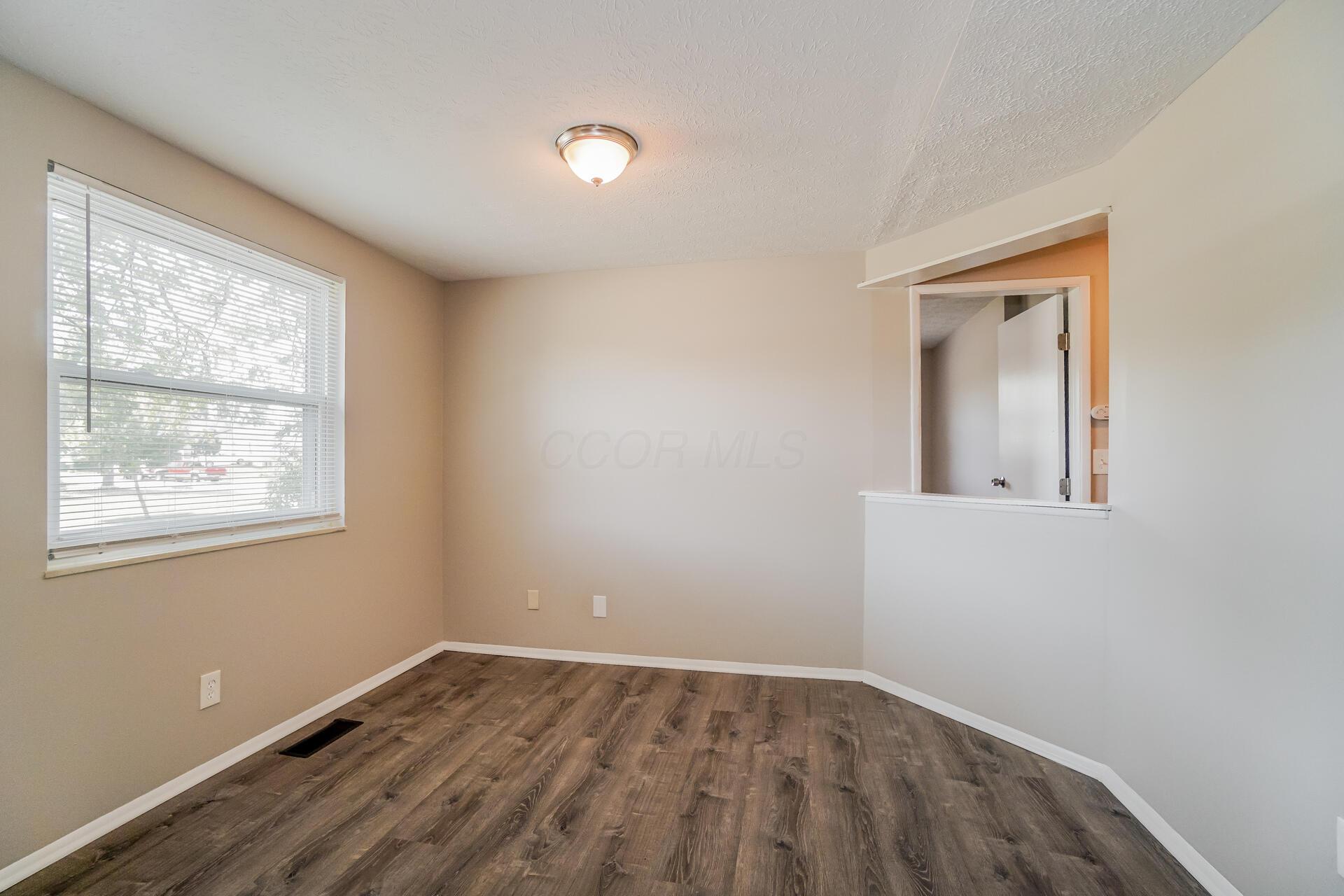 1657 Ripplebrook Road Columbus, OH 43223 - Photo 6 of 15 6 dining