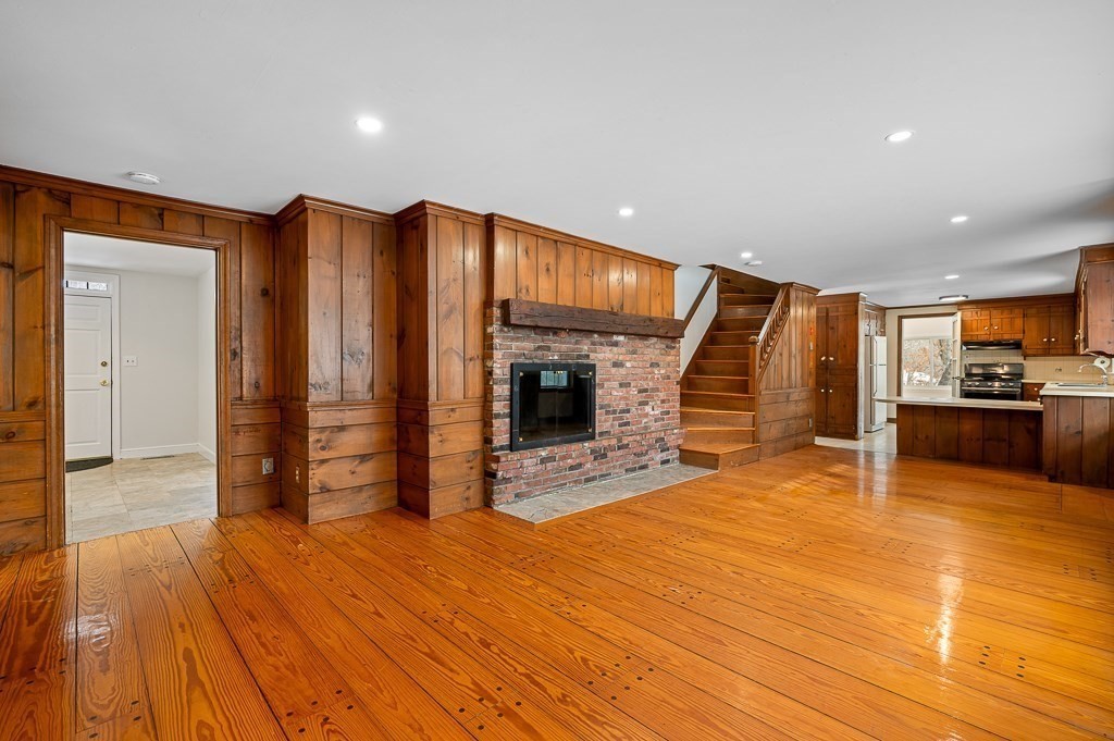 13 Old Village Road Acton, MA 01720 - Photo 5 of 33 Gallery Image 5