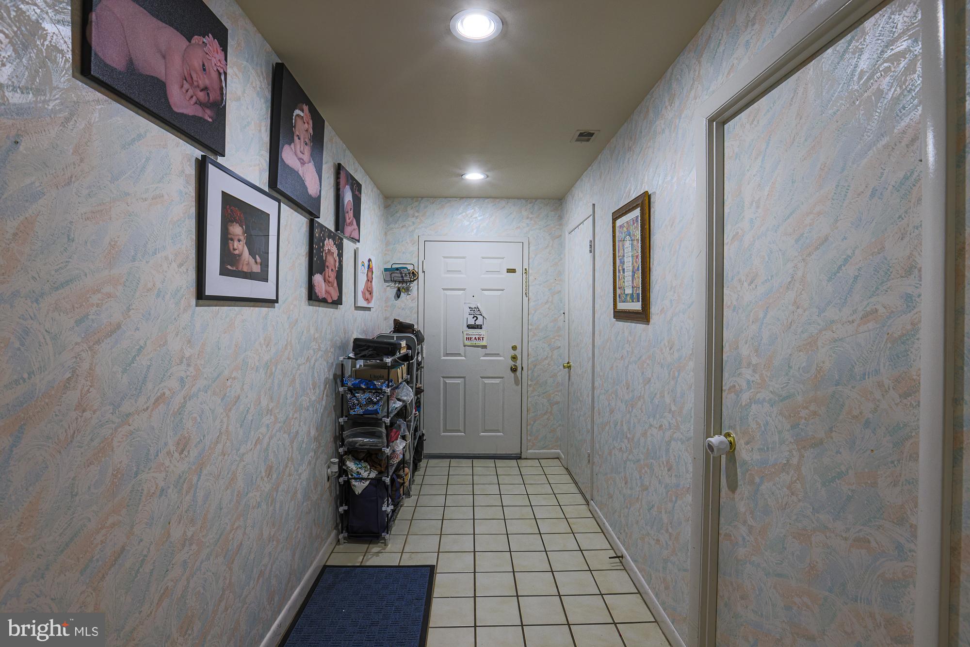 3041 Fallstaff Road, Unit 307D Baltimore, MD 21209 - Photo 5 of 30 Entrance hallway