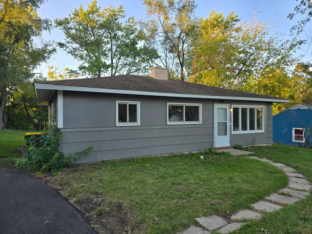 a view of a house with a yard