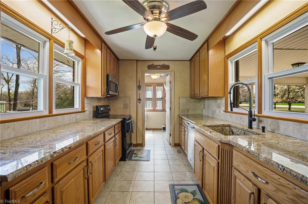 5650 Edgar Road Archdale, NC 27263 - Photo 14 of 50 Kitchen