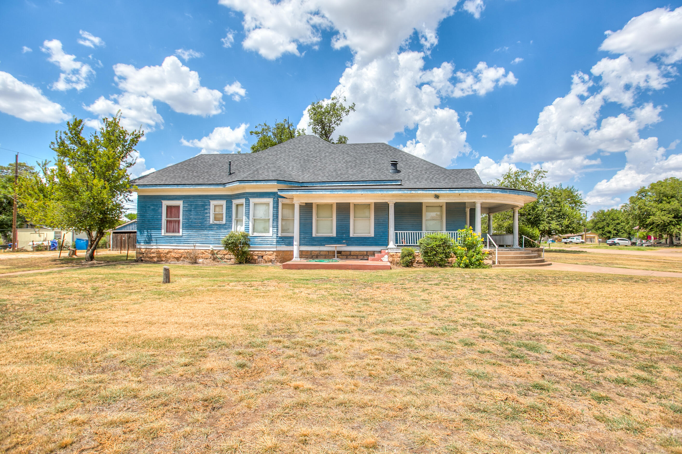 601 North 10th Street Ballinger, TX 76821 - Photo 4 of 29 6L4A0999_1000_1001_1002_1003