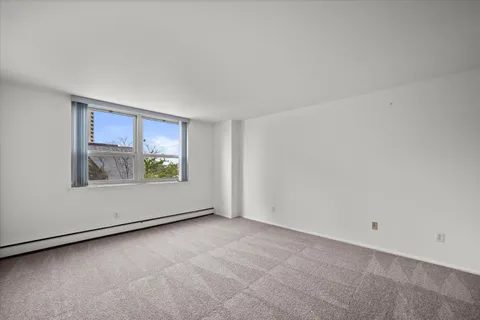 $275,000 | 1707 North Prospect Avenue, Unit 4A, Milwaukee, WI 53202