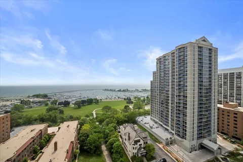 $275,000 | 1707 North Prospect Avenue, Unit 4A, Milwaukee, WI 53202