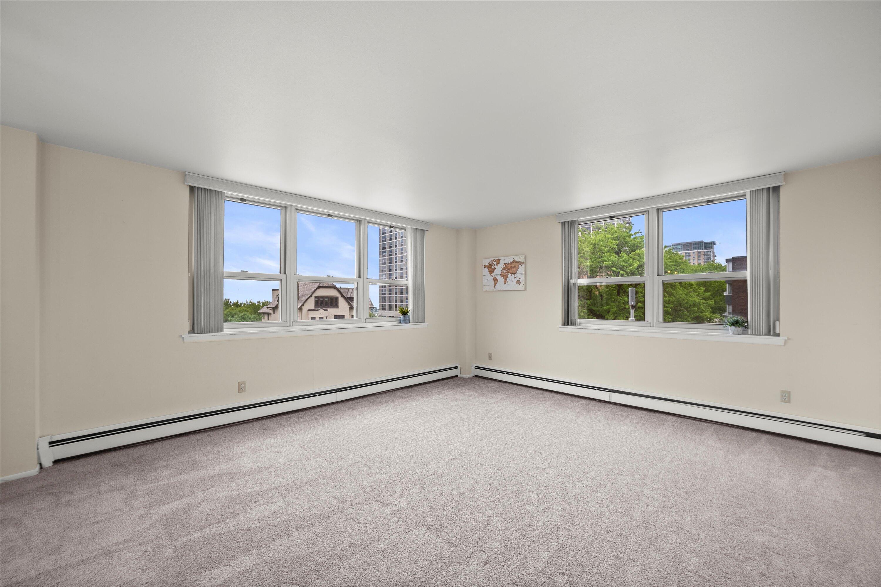 1707 North Prospect Avenue, Unit 4A Milwaukee, WI 53202 - Photo 10 of 20 Living Room