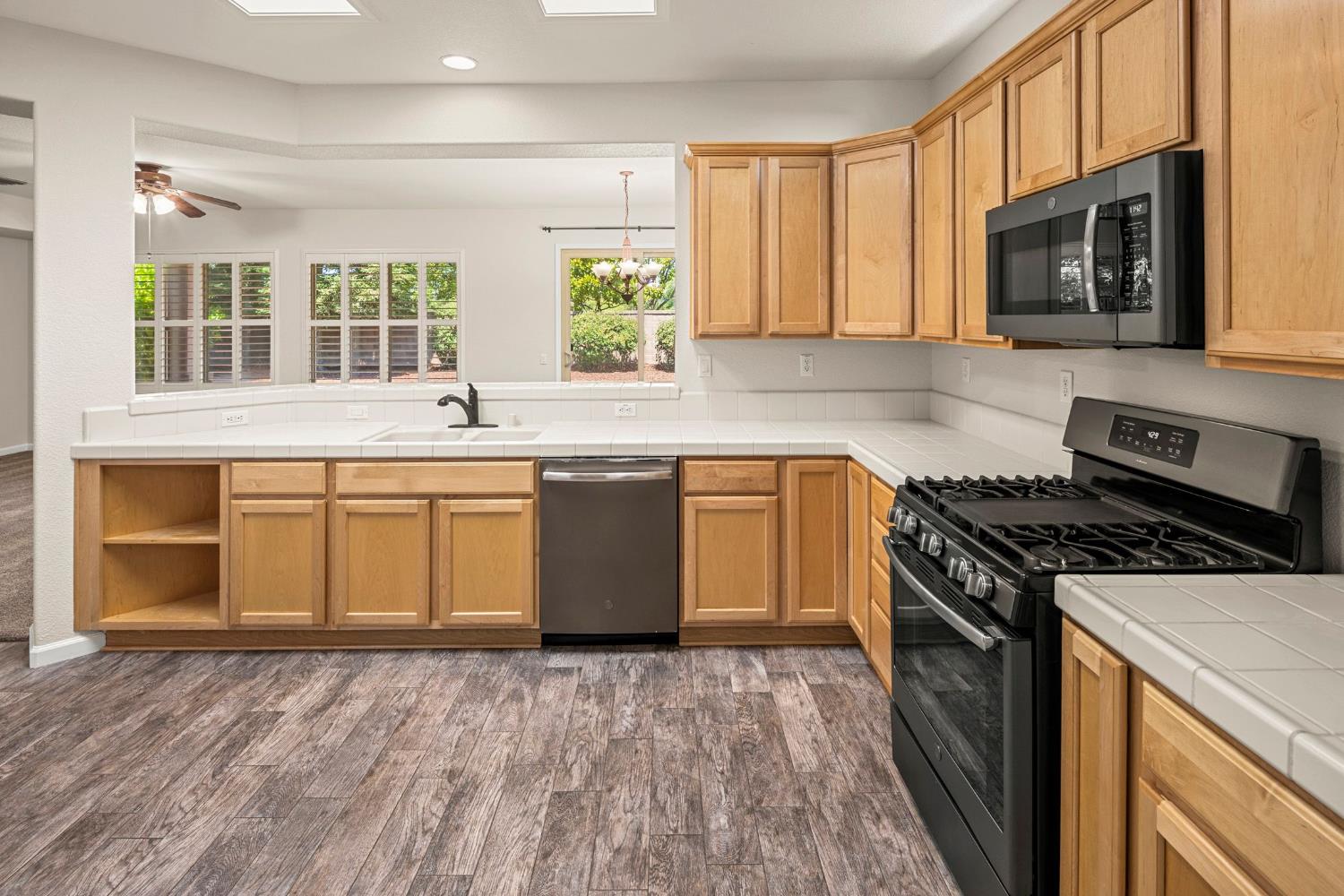 274 Lariat Loop Lincoln, CA 95648 - Photo 7 of 34 Large Kitchen w/Stainless Steel Appliances