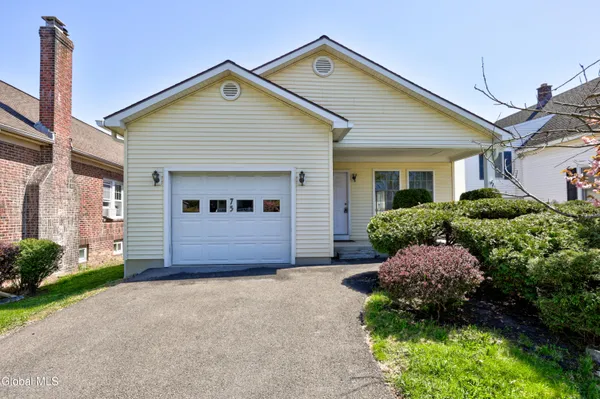 $2,500 | 75 Edgecomb Street, Albany, NY 12209