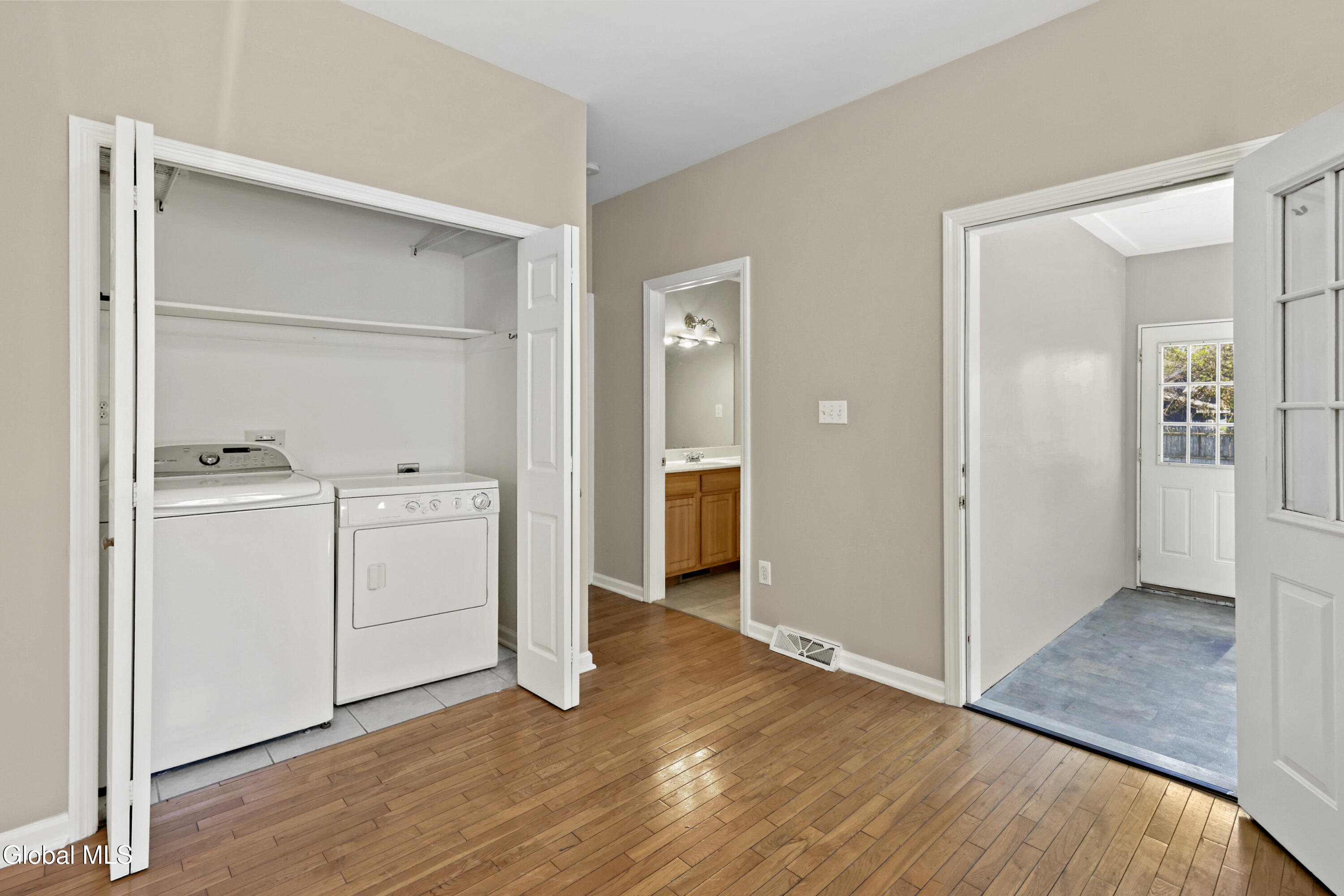 75 Edgecomb Street Albany, NY 12209 - Photo 14 of 17 8