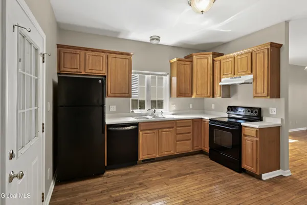 $2,500 | 75 Edgecomb Street, Albany, NY 12209