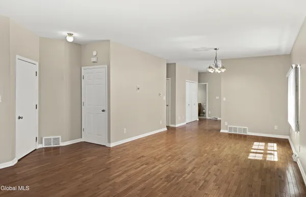 $2,500 | 75 Edgecomb Street, Albany, NY 12209