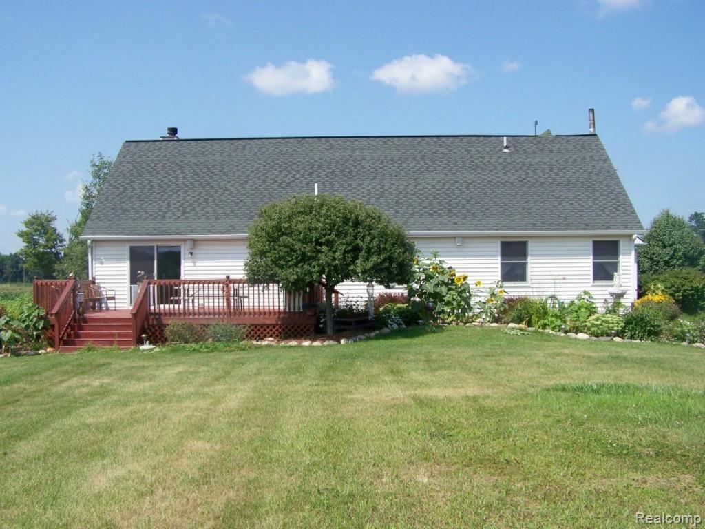 121 Amos Road Howell, MI 48843 - Photo 28 of 41 100_9236.jpg