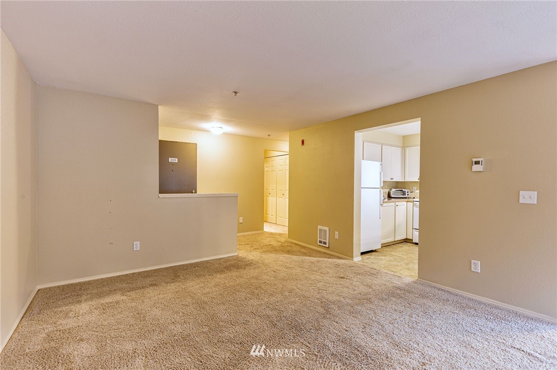 19410 Bothell Way Northeast, Unit D201 Bothell, WA 98011 - Photo 4 of 22 a view of an empty room and window